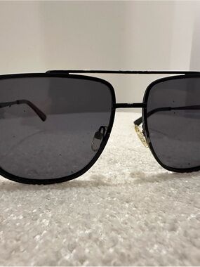 Quay Australia Classic Black Aviator Sunglasses with Dark Lenses